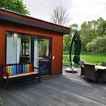 Cottage mit Pool und großem Garten