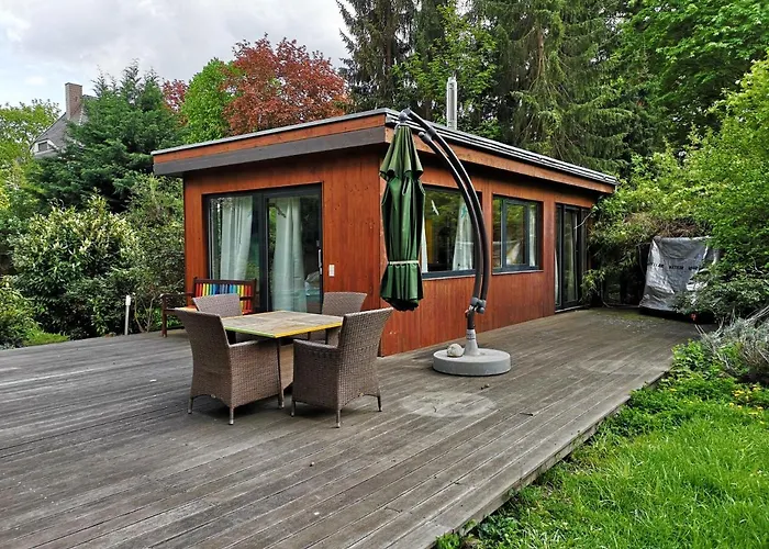 Cottage mit Pool und großem Garten