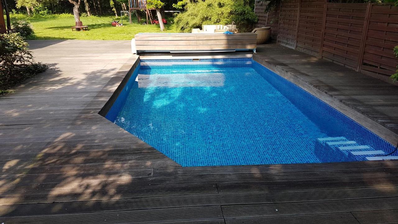 Mit Pool Und Großem Garten *